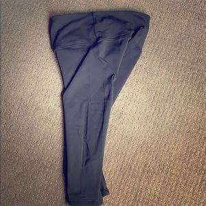 Lululemon grey capris- 6